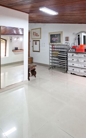 Casa à venda com 380m², 4 quartos e 3 vagas