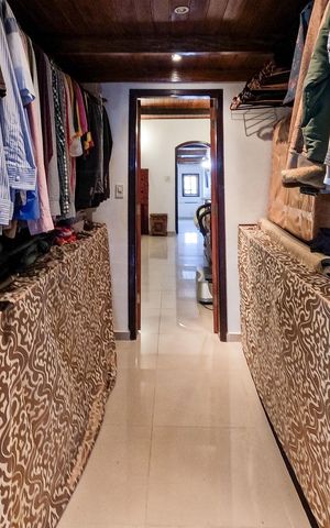 Casa à venda com 380m², 4 quartos e 3 vagas