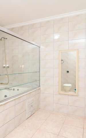 Casa à venda com 500m², 4 quartos e 7 vagasBanheiro da Suíte 1