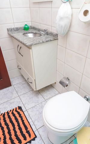 Casa à venda com 500m², 4 quartos e 7 vagasBanheiro de serviço