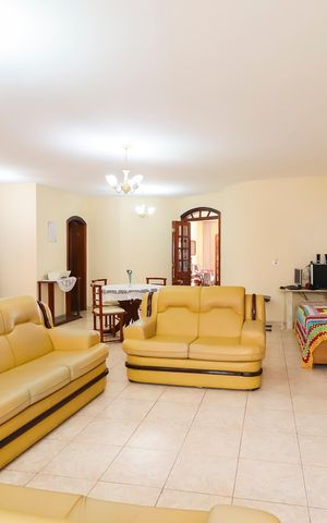 Casa à venda com 500m², 4 quartos e 7 vagasSala de Estar