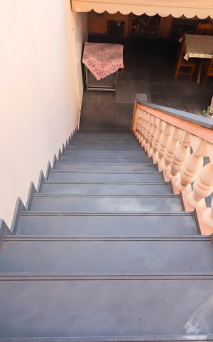 Casa à venda com 500m², 4 quartos e 7 vagasEscada Externa