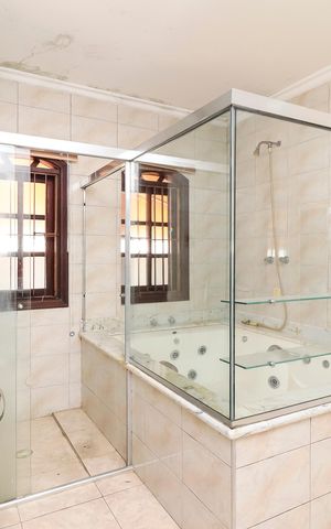 Casa à venda com 500m², 4 quartos e 7 vagasBanheiro da Suíte 1