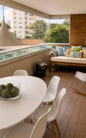 Apartamento à venda com 150m², 3 quartos e 3 vagasVaranda da sala