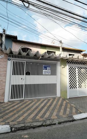 Casa à venda com 101m², 2 quartos e 1 vagaFachada