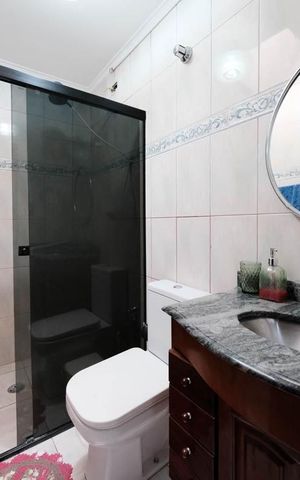 Casa à venda com 101m², 2 quartos e 1 vagaBanheiro 1
