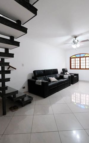 Casa à venda com 101m², 2 quartos e 1 vagaSala
