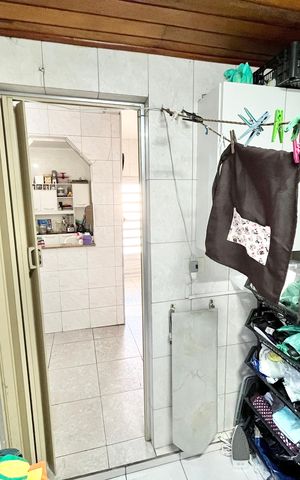 Casa à venda com 246m², 5 quartos e 3 vagas Casa à venda com 246m², 5 quartos e 3 vagasÁrea de Serviço