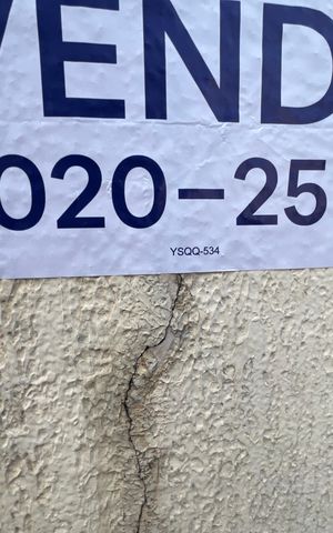 Casa à venda com 246m², 5 quartos e 3 vagas Casa à venda com 246m², 5 quartos e 3 vagasFachada/Placa
