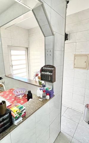 Casa à venda com 246m², 5 quartos e 3 vagas Casa à venda com 246m², 5 quartos e 3 vagasCozinha