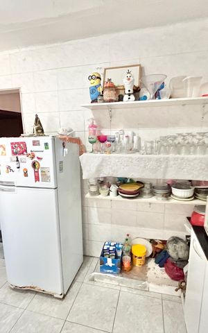Casa à venda com 246m², 5 quartos e 3 vagas Casa à venda com 246m², 5 quartos e 3 vagasCozinha