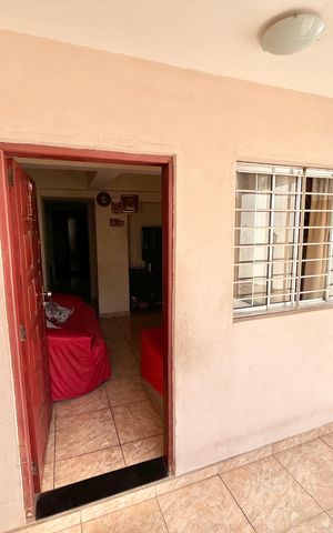 Casa à venda com 246m², 5 quartos e 3 vagas Casa à venda com 246m², 5 quartos e 3 vagasEntrada casa 2