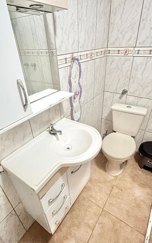 Casa à venda com 246m², 5 quartos e 3 vagas Casa à venda com 246m², 5 quartos e 3 vagasBanheiro 3 casa 2