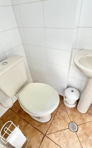 Casa à venda com 246m², 5 quartos e 3 vagas Casa à venda com 246m², 5 quartos e 3 vagasQuintal / Banheiro