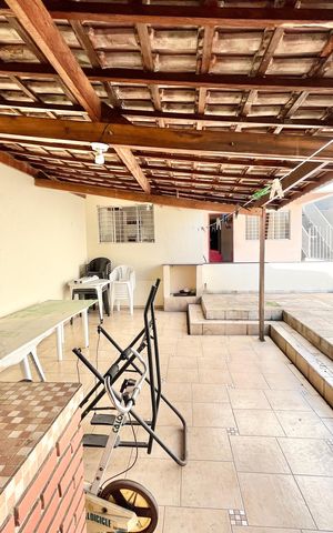 Casa à venda com 246m², 5 quartos e 3 vagas Casa à venda com 246m², 5 quartos e 3 vagasQuintal
