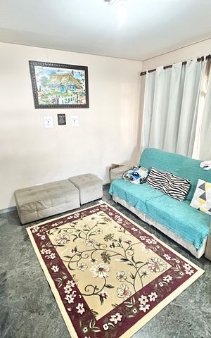 Casa à venda com 246m², 5 quartos e 3 vagas Casa à venda com 246m², 5 quartos e 3 vagasSala