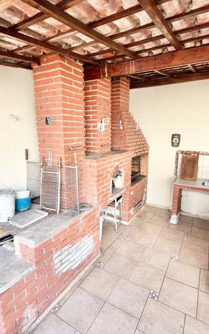 Casa à venda com 246m², 5 quartos e 3 vagas Casa à venda com 246m², 5 quartos e 3 vagasQuintal