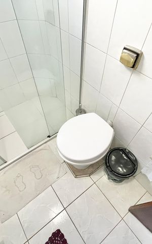 Casa à venda com 246m², 5 quartos e 3 vagas Casa à venda com 246m², 5 quartos e 3 vagasBanheiro 2