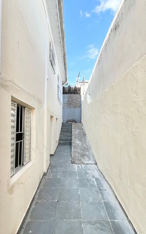 Casa à venda com 246m², 5 quartos e 3 vagas Casa à venda com 246m², 5 quartos e 3 vagasQuintal