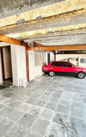 Casa à venda com 246m², 5 quartos e 3 vagas Casa à venda com 246m², 5 quartos e 3 vagasGaragem