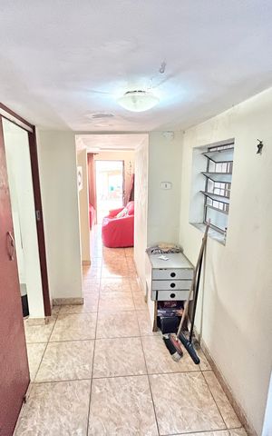 Casa à venda com 246m², 5 quartos e 3 vagas Casa à venda com 246m², 5 quartos e 3 vagasCorredor