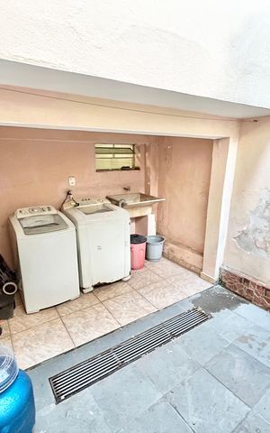 Casa à venda com 246m², 5 quartos e 3 vagas Casa à venda com 246m², 5 quartos e 3 vagasÁrea de Serviço 2