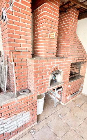 Casa à venda com 246m², 5 quartos e 3 vagas Casa à venda com 246m², 5 quartos e 3 vagasQuintal
