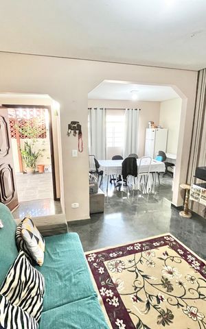 Casa à venda com 246m², 5 quartos e 3 vagas Casa à venda com 246m², 5 quartos e 3 vagasSala