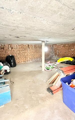 Casa à venda com 246m², 5 quartos e 3 vagas Casa à venda com 246m², 5 quartos e 3 vagasporão