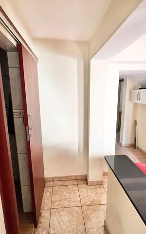 Casa à venda com 246m², 5 quartos e 3 vagas Casa à venda com 246m², 5 quartos e 3 vagasCorredor