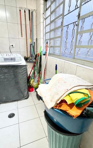 Casa à venda com 246m², 5 quartos e 3 vagas Casa à venda com 246m², 5 quartos e 3 vagasÁrea de Serviço