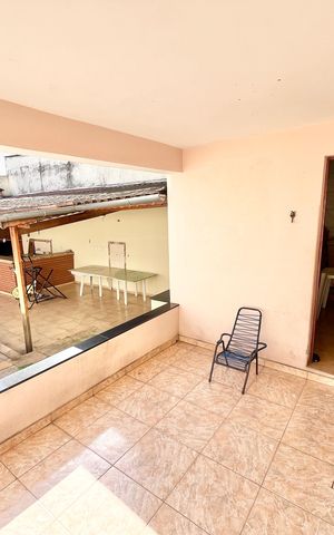 Casa à venda com 246m², 5 quartos e 3 vagas Casa à venda com 246m², 5 quartos e 3 vagasEntrada casa 2
