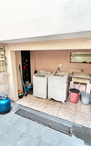 Casa à venda com 246m², 5 quartos e 3 vagas Casa à venda com 246m², 5 quartos e 3 vagasÁrea de Serviço 2