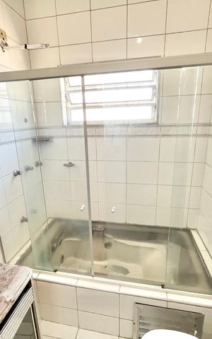 Casa à venda com 246m², 5 quartos e 3 vagas Casa à venda com 246m², 5 quartos e 3 vagasBanheiro