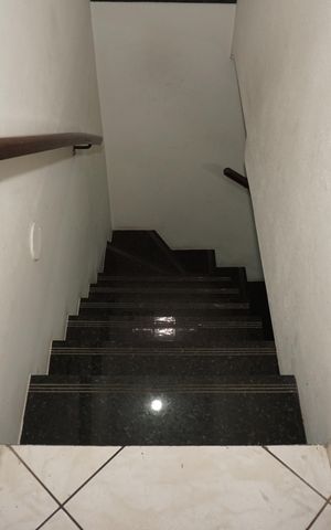 Casa para alugar com 127m², 3 quartos e 2 vagasEscada