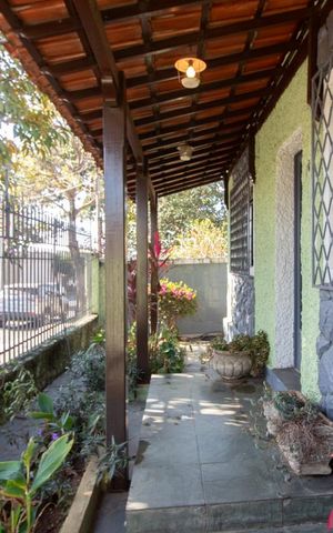 Casa à venda com 215m², 3 quartos e 3 vagas Casa à venda com 215m², 3 quartos e 3 vagasVaranda