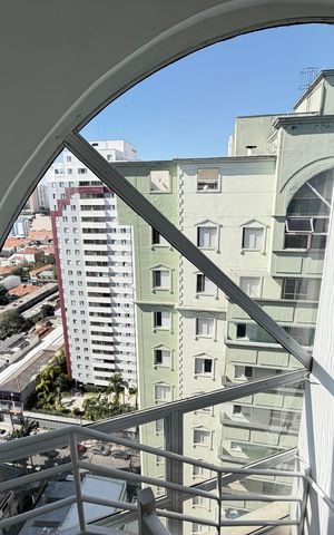 Apartamento à venda com 138m², 3 quartos e 2 vagas Apartamento à venda com 138m², 3 quartos e 2 vagasEscada