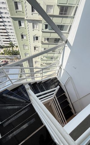 Apartamento à venda com 138m², 3 quartos e 2 vagas Apartamento à venda com 138m², 3 quartos e 2 vagasEscada