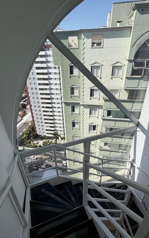 Apartamento à venda com 138m², 3 quartos e 2 vagas Apartamento à venda com 138m², 3 quartos e 2 vagasEscada