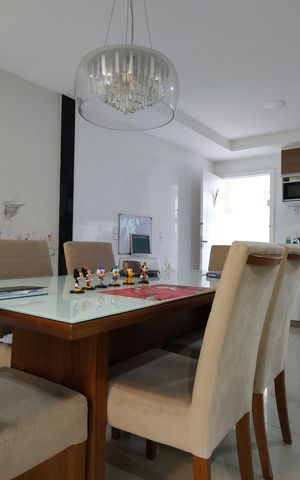 Casa de condomínio à venda com 112m², 3 quartos e 4 vagas Casa de condomínio à venda com 112m², 3 quartos e 4 vagasSala