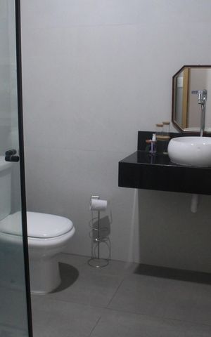 Casa à venda com 240m², 3 quartos e 4 vagasBanheiro