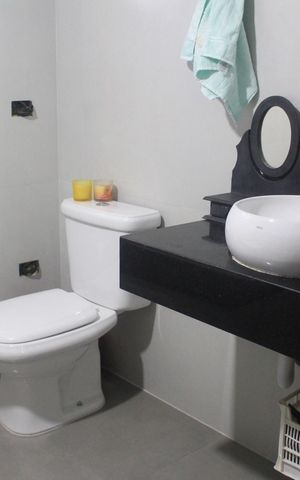 Casa à venda com 240m², 3 quartos e 4 vagasBanheiro da Suíte 1