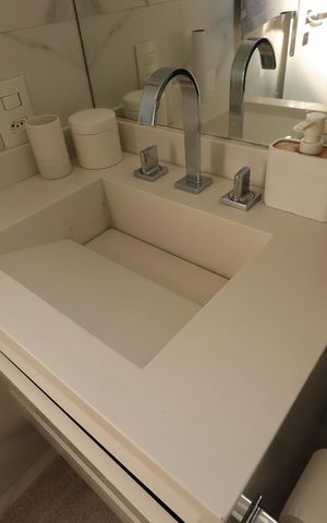 Apartamento à venda com 70m², 2 quartos e 2 vagasBanheiro da Suíte - Pia