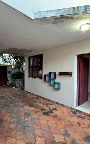 Casa para alugar com 350m², 4 quartos e 4 vagas Casa para alugar com 350m², 4 quartos e 4 vagasÁrea externa