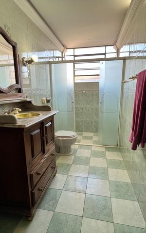 Casa para alugar com 350m², 4 quartos e 4 vagas Casa para alugar com 350m², 4 quartos e 4 vagasBanheiro