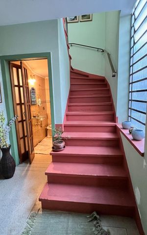 Casa para alugar com 350m², 4 quartos e 4 vagas Casa para alugar com 350m², 4 quartos e 4 vagasescada