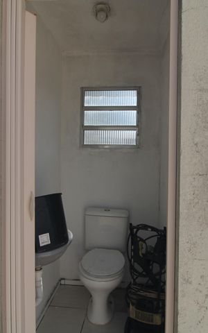 Casa de condomínio à venda com 100m², 3 quartos e 1 vagaBanheiro de serviço
