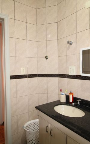 Apartamento à venda com 77m², 2 quartos e sem vagaBanheiro