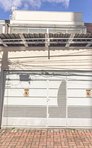 Casa à venda com 184m², 3 quartos e 5 vagas Casa à venda com 184m², 3 quartos e 5 vagasFachada