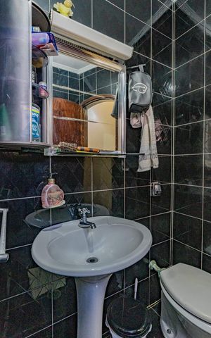 Casa à venda com 360m², 3 quartos e 4 vagas Casa à venda com 360m², 3 quartos e 4 vagasBanheiro 1